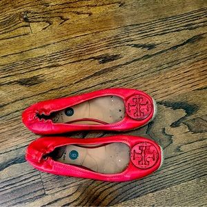 Gorgeous Tory Burch leather flats in great condition